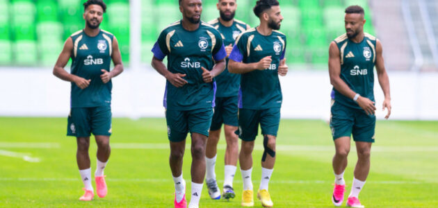 ثورة تكتيكية في المنتخب السعودي.. دونيس يصحح مسار الأخضر قبل موقعة الرأس الأخضر الحاسمة